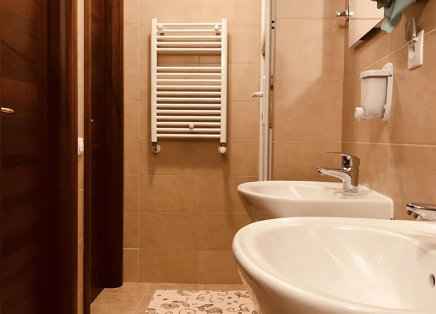 Monte Carlo Palace Rooms 부쿠레슈티 루마니아