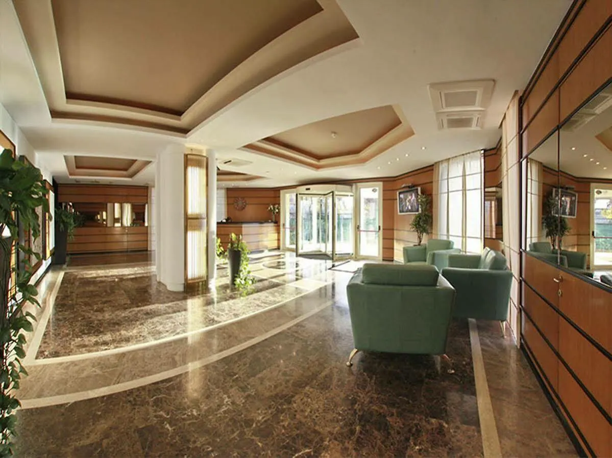 호스텔 Monte Carlo Palace Rooms 부쿠레슈티