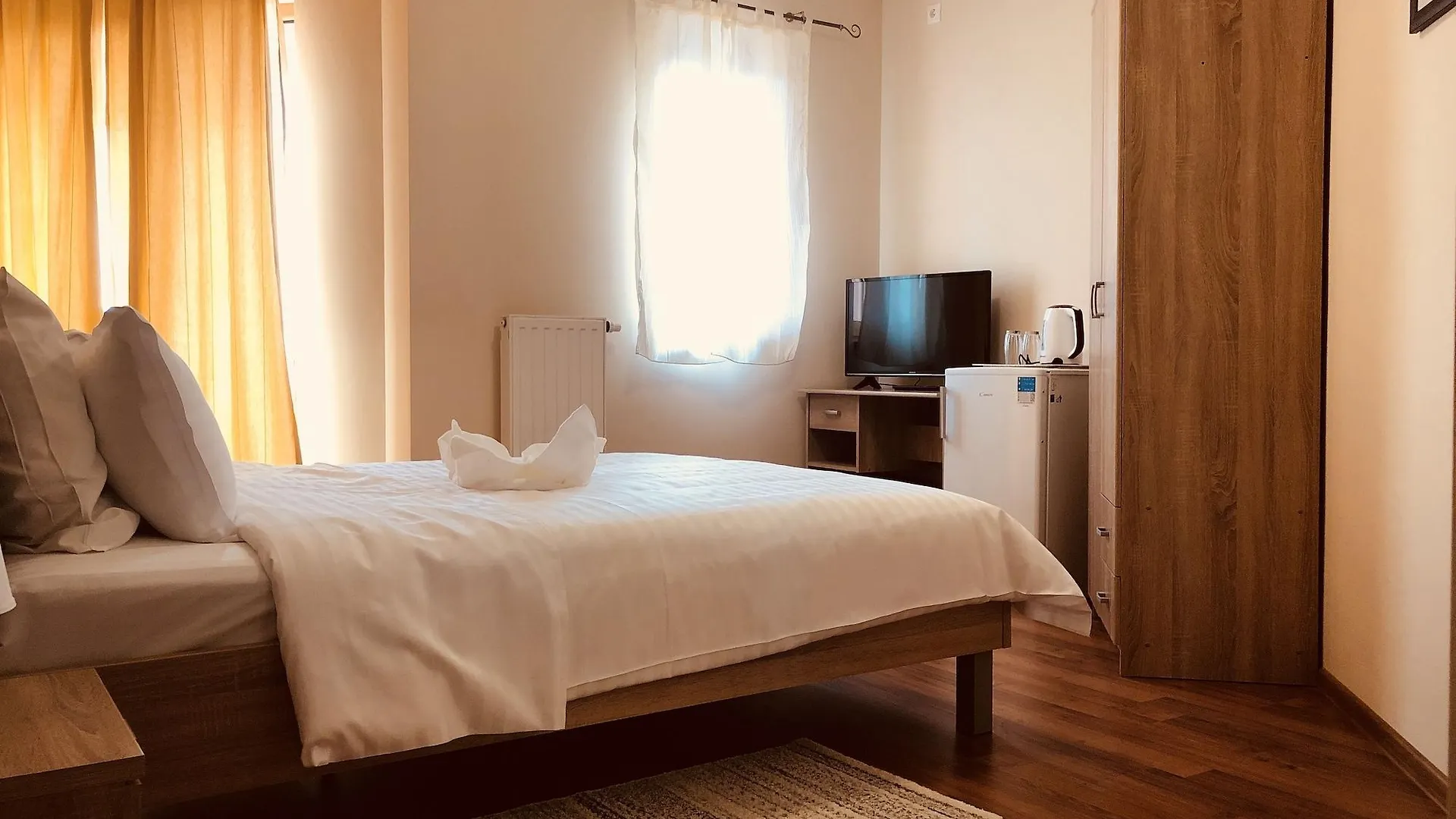 Monte Carlo Palace Rooms Bucureşti Hostel