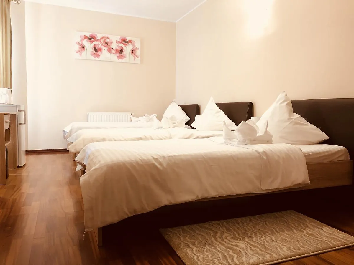 Monte Carlo Palace Rooms Bucureşti Hostel